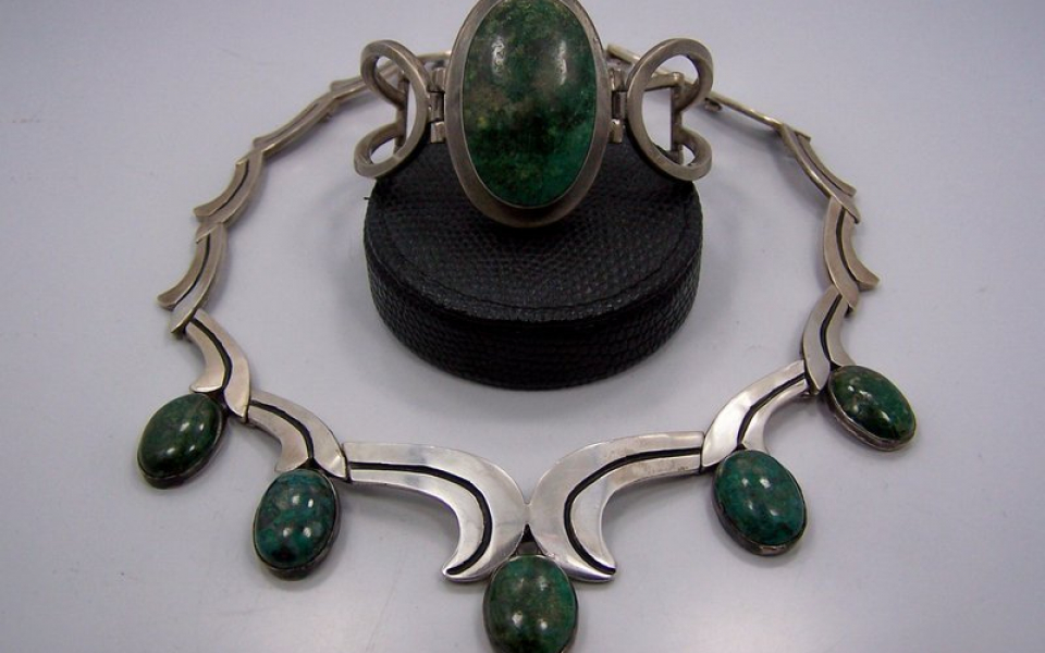 Mexican green hot sale stone jewelry